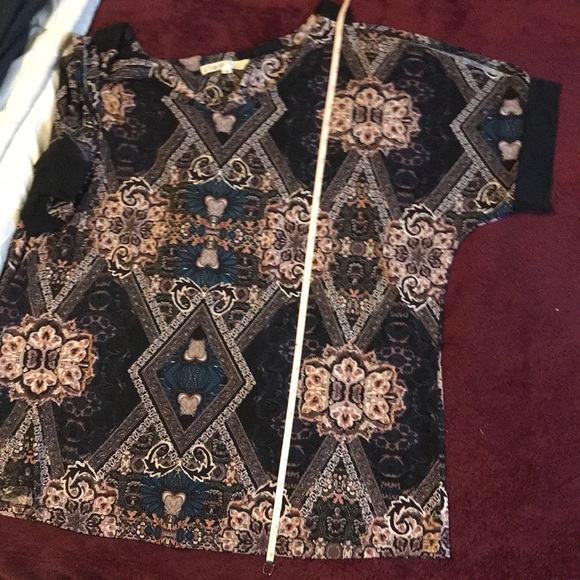 V neck paisley print  peek a boo short sleeve top - Picture 5 of 6